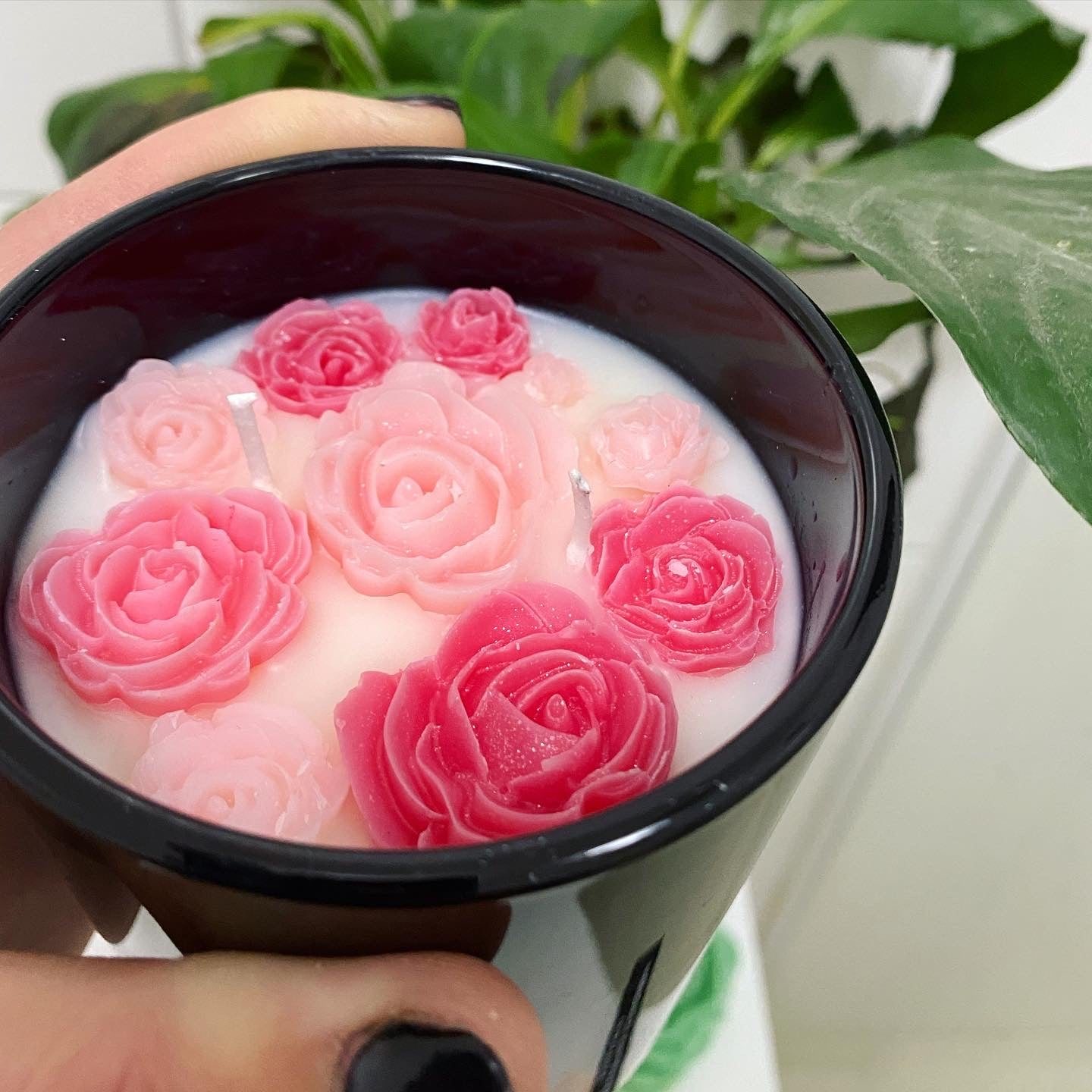 Large scented rose candle